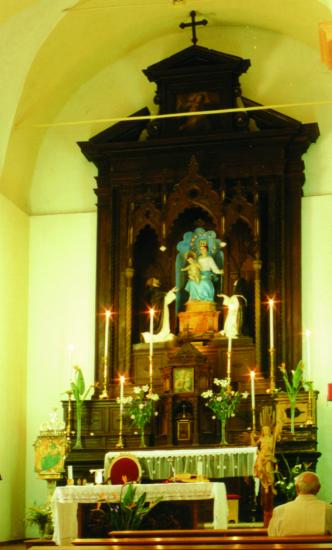 foto altare della chiesa dei cappuccini