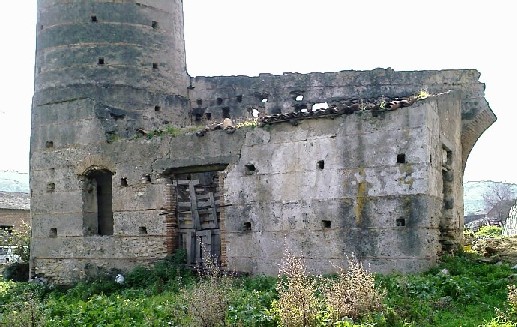 foto ruderi di un mulino
