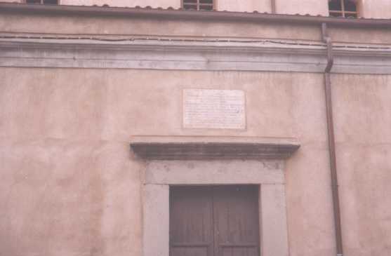 foto della lapide posta sul muro dell'ex chiesa di San Vito