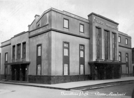 foto vecchio teatro Mandanici