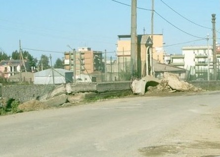 argini del torrente Longano parzialmente abbassati per favorire il deflusso delle acque 
