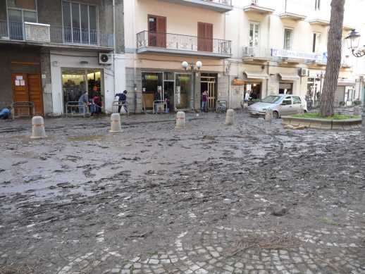 via Dante Alighieri accanto al Duomo